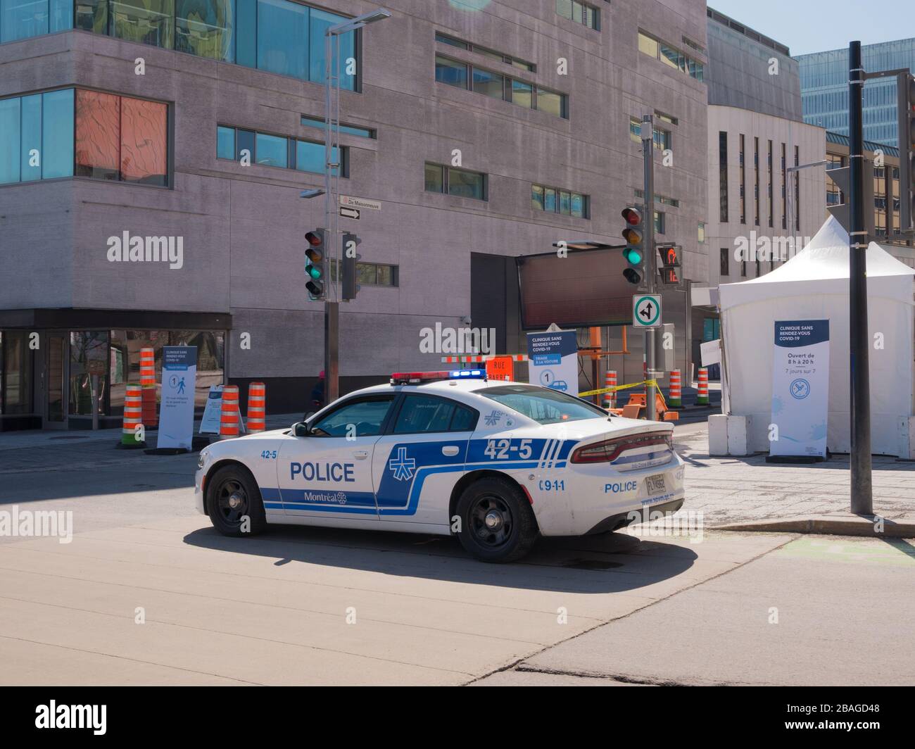 Montréal, québec, Canada. 27 mars 2020. Centre de test pour les cas présumés de pandémie de corona covid19 dans la ville de Montréal. Banque D'Images