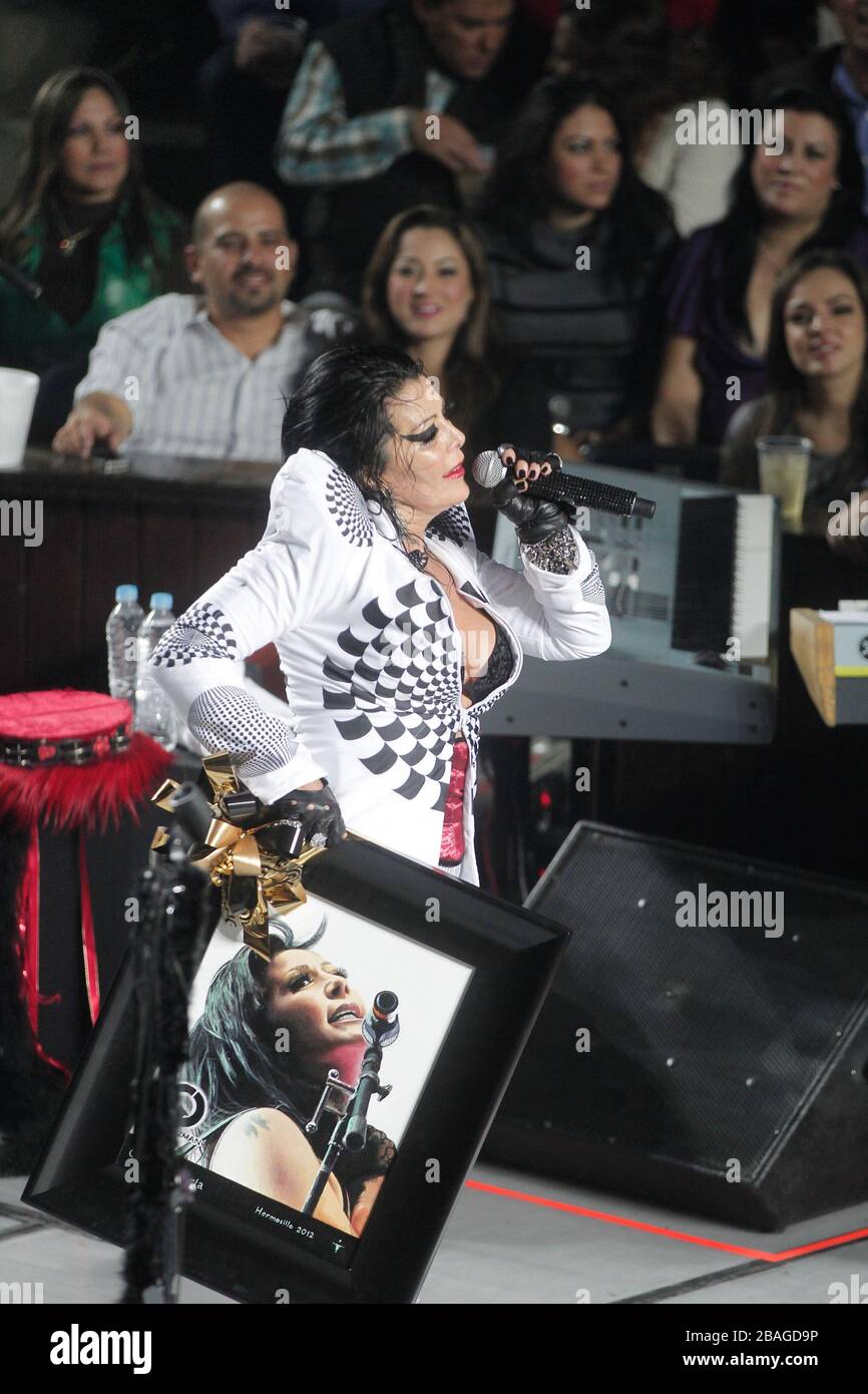 1 DIC 2012. Fils Hermosillo. La reina del rock Alejandra Guzman durante su concierto en el Palenque de Hermosillo. (Luis Gutierrrez/Nortephoto) Banque D'Images