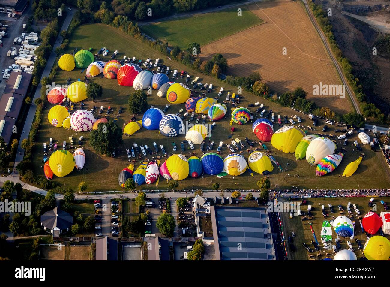 Réunion en montgolfière, international Montgolfiade par la brasserie Warstein, 30.08.2019, vue aérienne, Allemagne, Rhénanie-du-Nord-Westphalie, Sauerland, Warstein Banque D'Images