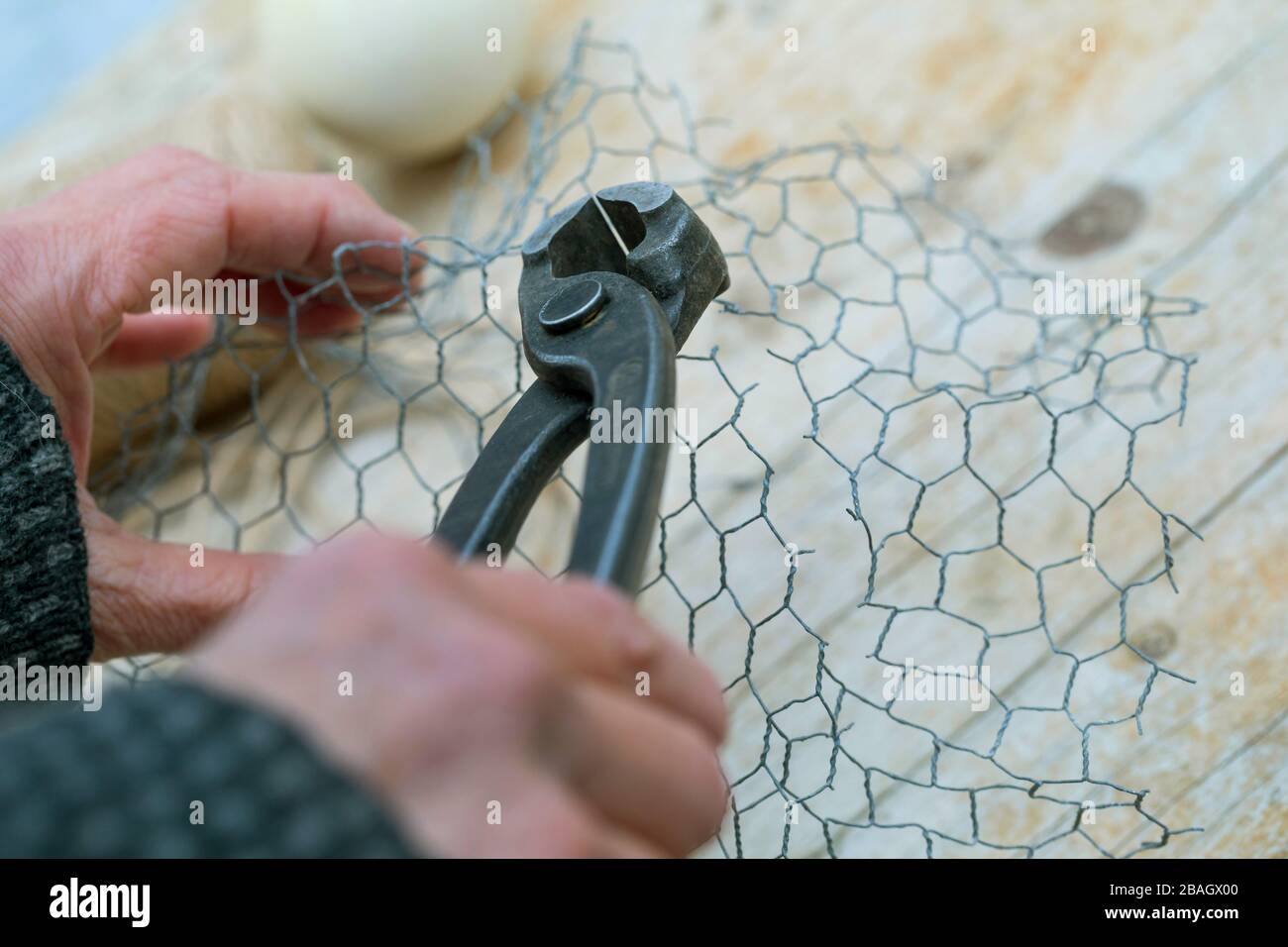 Fabrication d'un support pour boules de graisse, série photo 3/6, Allemagne Banque D'Images