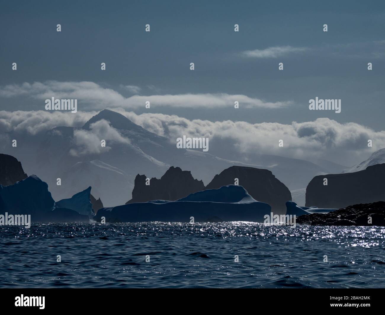 Superbe croisière sur le zodiaque à l'île Spert, en Antarctique Banque D'Images