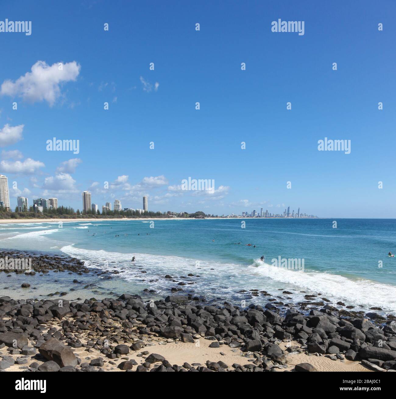 Burleigh Beach situé sur la Gold Coast du Queensland est l'une des destinations touristiques les plus populaires d'Australie Banque D'Images