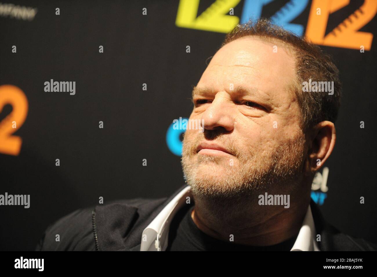 Manhattan, États-Unis d'Amérique. 8 novembre 2013. NEW YORK, NY - NOVEMBRE 08: Harvey Weinstein assiste à la première de New York '12-12-12' au Théâtre Ziegfeld le 8 novembre 2013 à New York personnes: Harvey Weinstein crédit: Storms Media Group/Alay Live News Banque D'Images