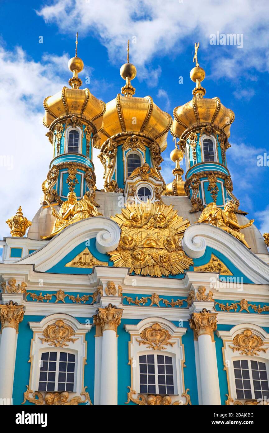 Des dômes d'oignons dorés sur le Palais Catherine, le Musée de l'Hermitage (Palais d'hiver), Tsarskoye Selo (Pouchkine), au sud de Saint-Pétersbourg, la F russe Banque D'Images
