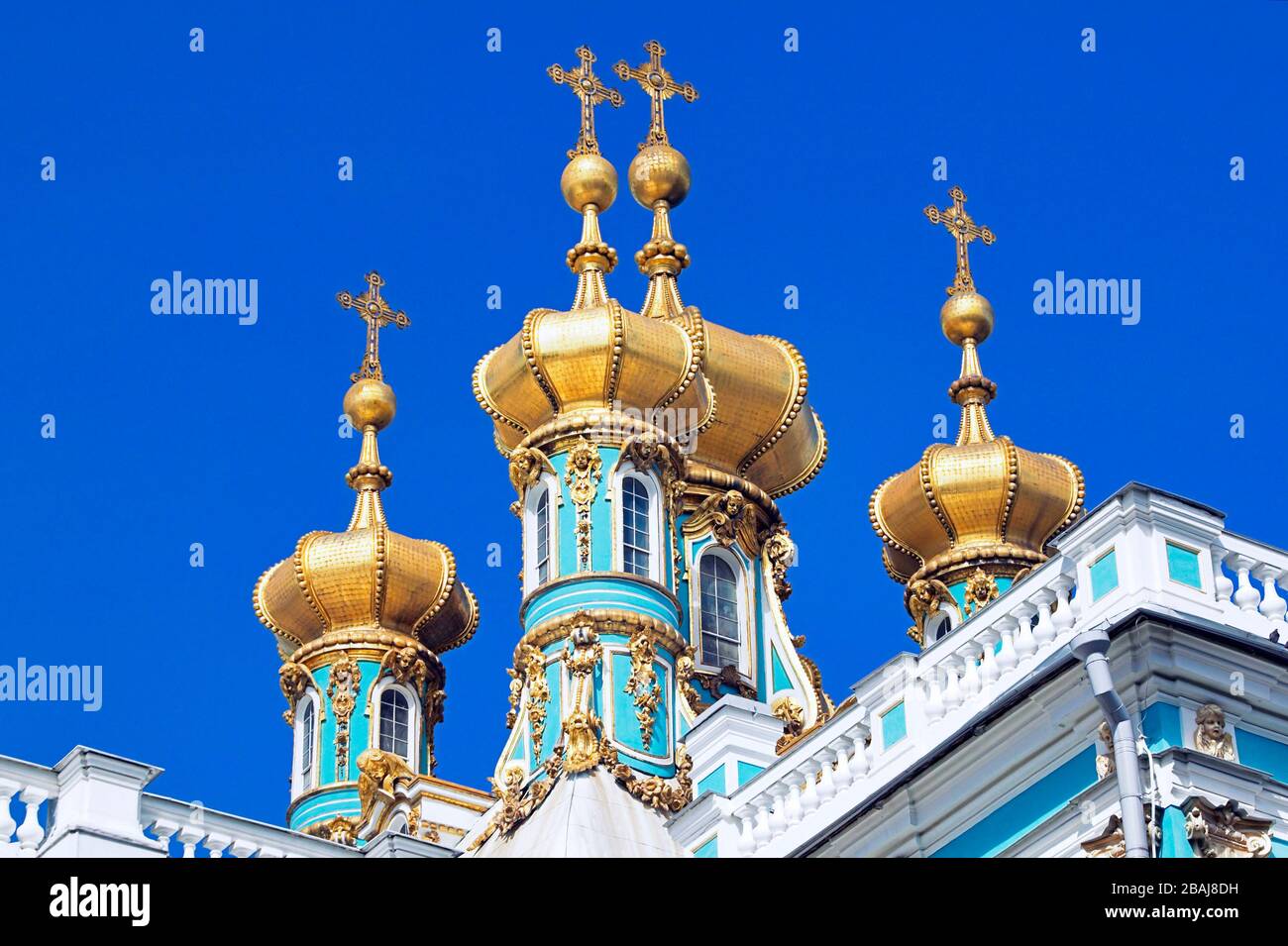 Des dômes d'oignons dorés sur le Palais Catherine, le Musée de l'Hermitage (Palais d'hiver), Tsarskoye Selo (Pouchkine), au sud de Saint-Pétersbourg, la F russe Banque D'Images