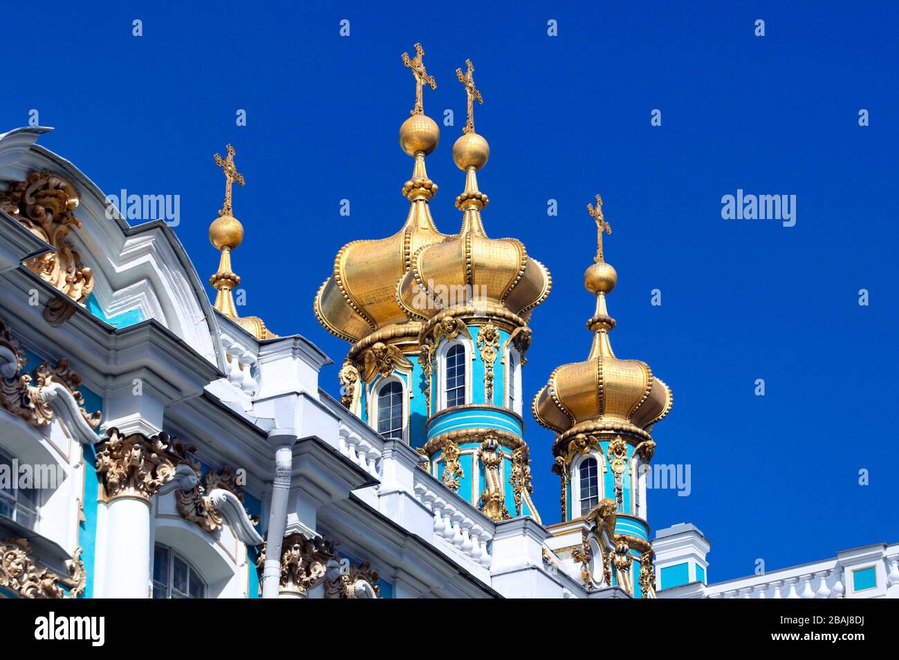 Des dômes d'oignons dorés sur le Palais Catherine, le Musée de l'Hermitage (Palais d'hiver), Tsarskoye Selo (Pouchkine), au sud de Saint-Pétersbourg, la F russe Banque D'Images
