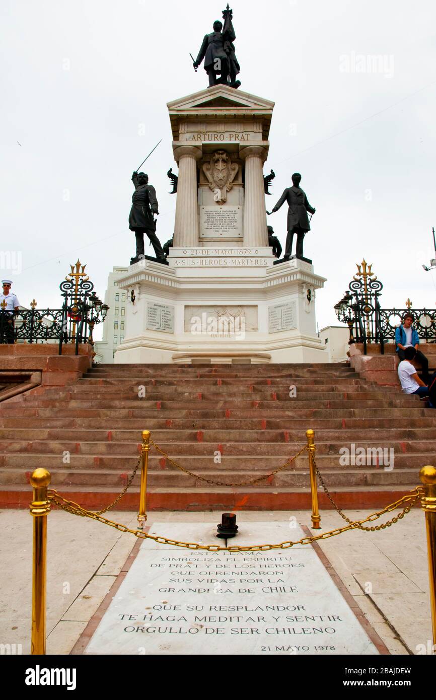 Valparaiso, Chili - 25 janvier 2015 : monument sur la place Sotomayor dédié aux héros de la marine tombés de la bataille d'Iquique Banque D'Images
