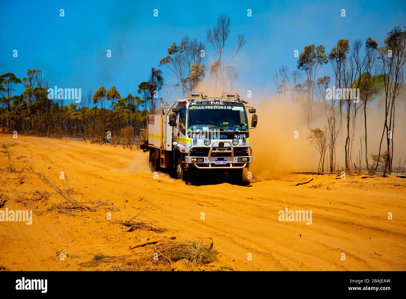 Norseman, Australie - 13 décembre 2019 : camion de pompiers d'urgence dans le Bush Banque D'Images