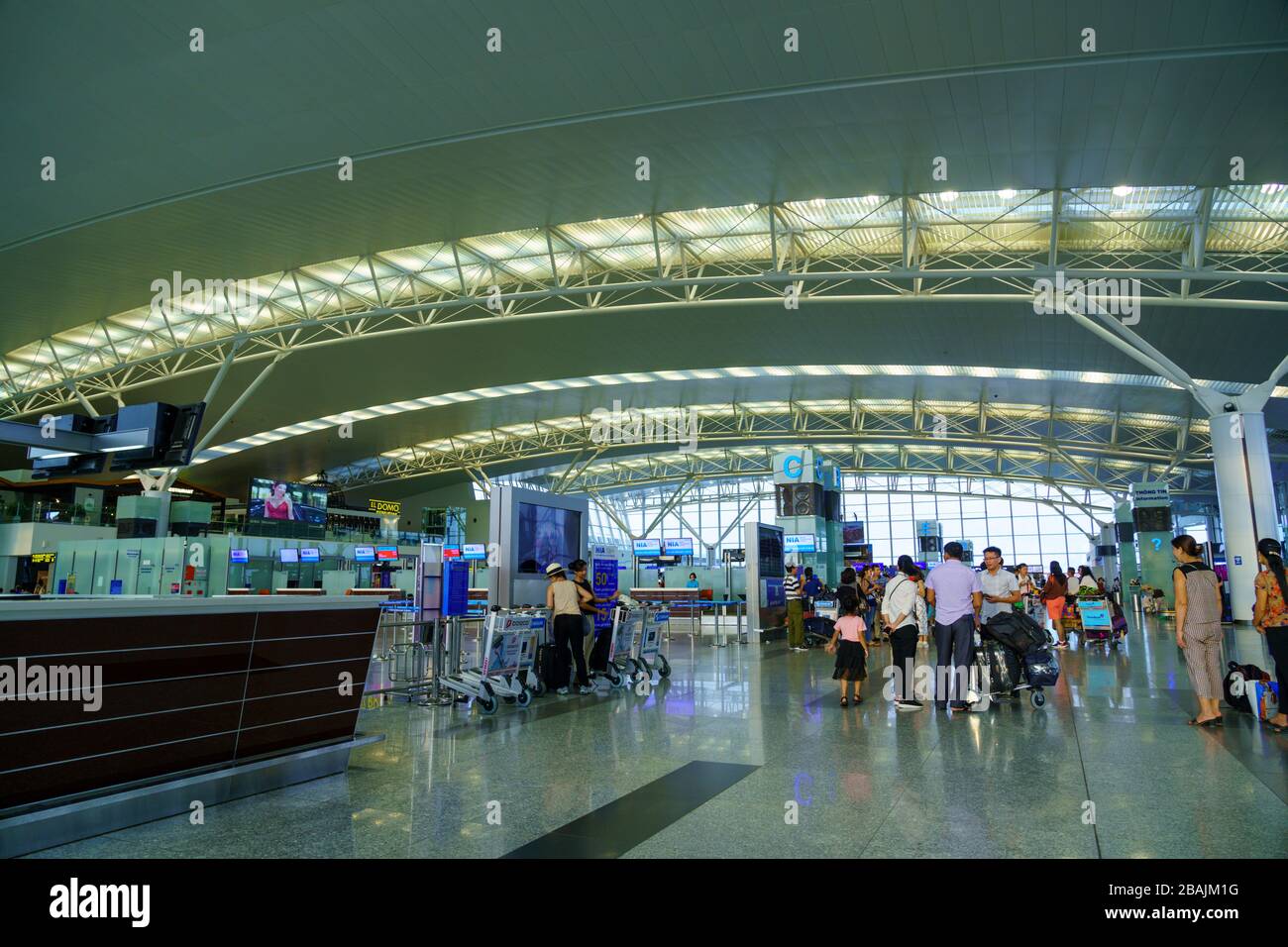 HANOI/VIETNAM - 17 JUILLET : Aéroport International de Noi Bai (HAN) vue intérieure comptoir d'enregistrement de l'aéroport voies aériennes thaïlandaises le 07 17 2019 dans le terminal passager F Banque D'Images