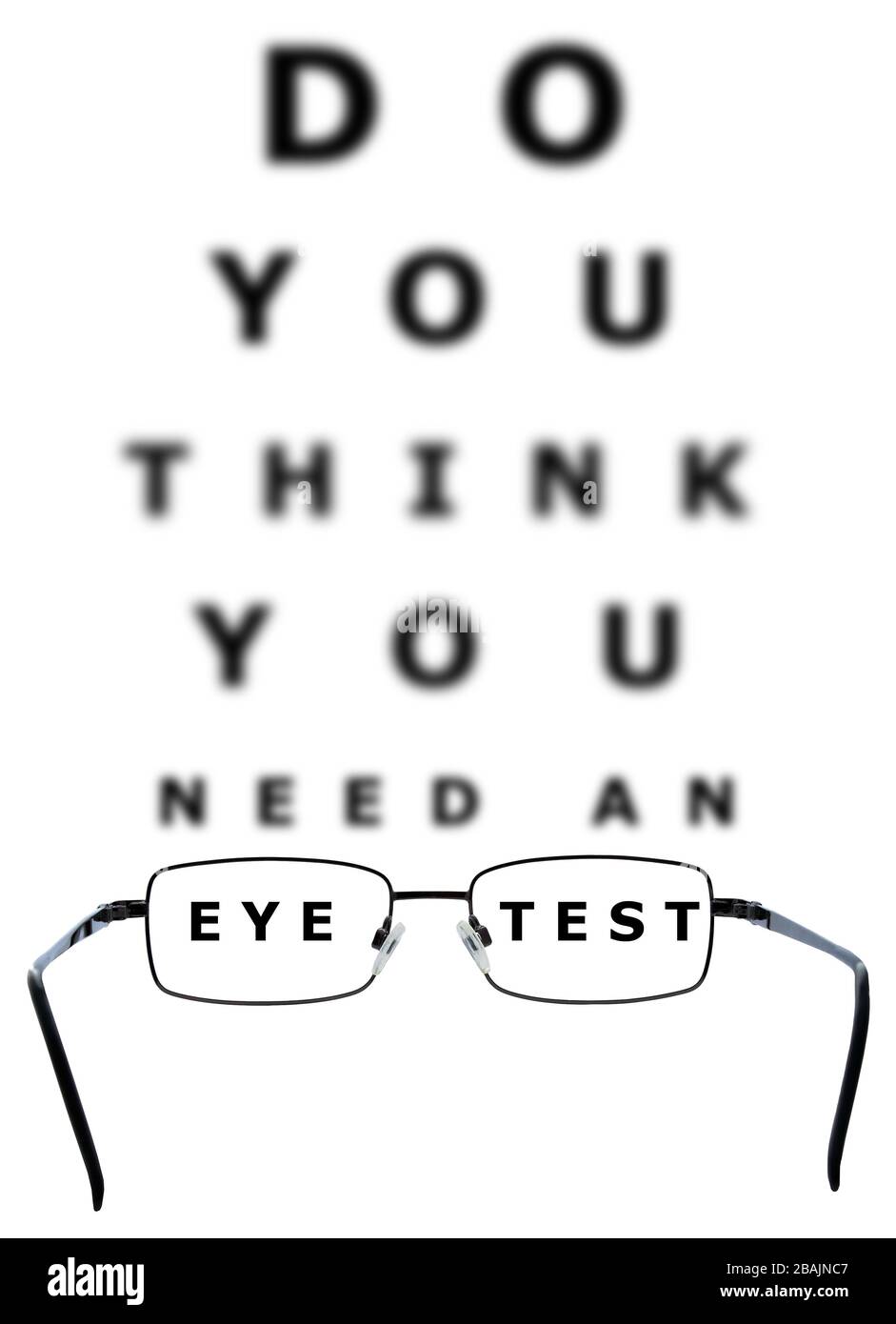 Tableau d'examen des yeux avec toutes les lettres floues en dehors des mots  œil et test à travers les lunettes sur un fond blanc isolé Photo Stock -  Alamy