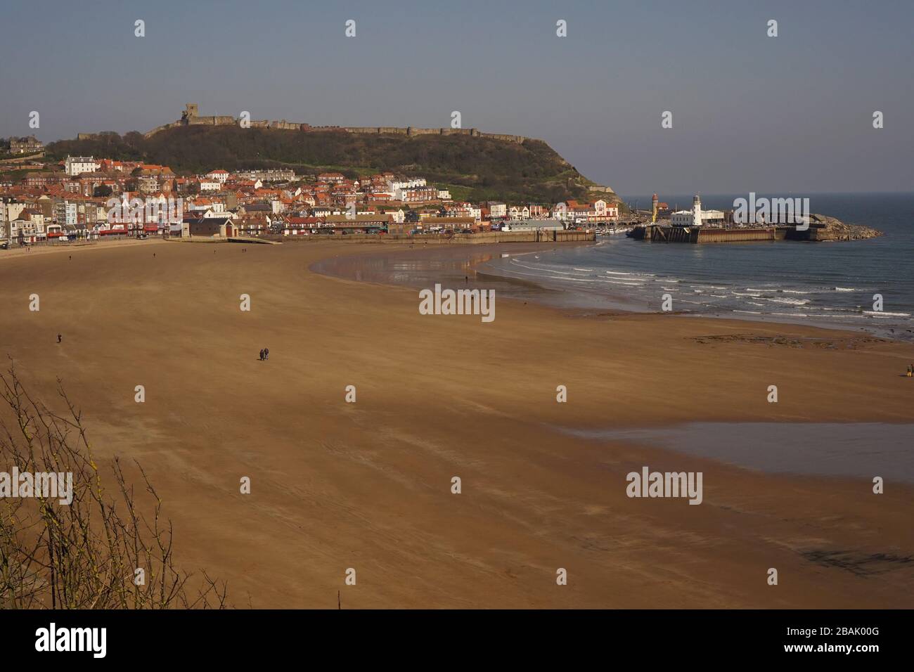 Plage de la baie sud de Scarborough vide de touristes en raison du verrouillage du gouvernement de Coronavirus Banque D'Images