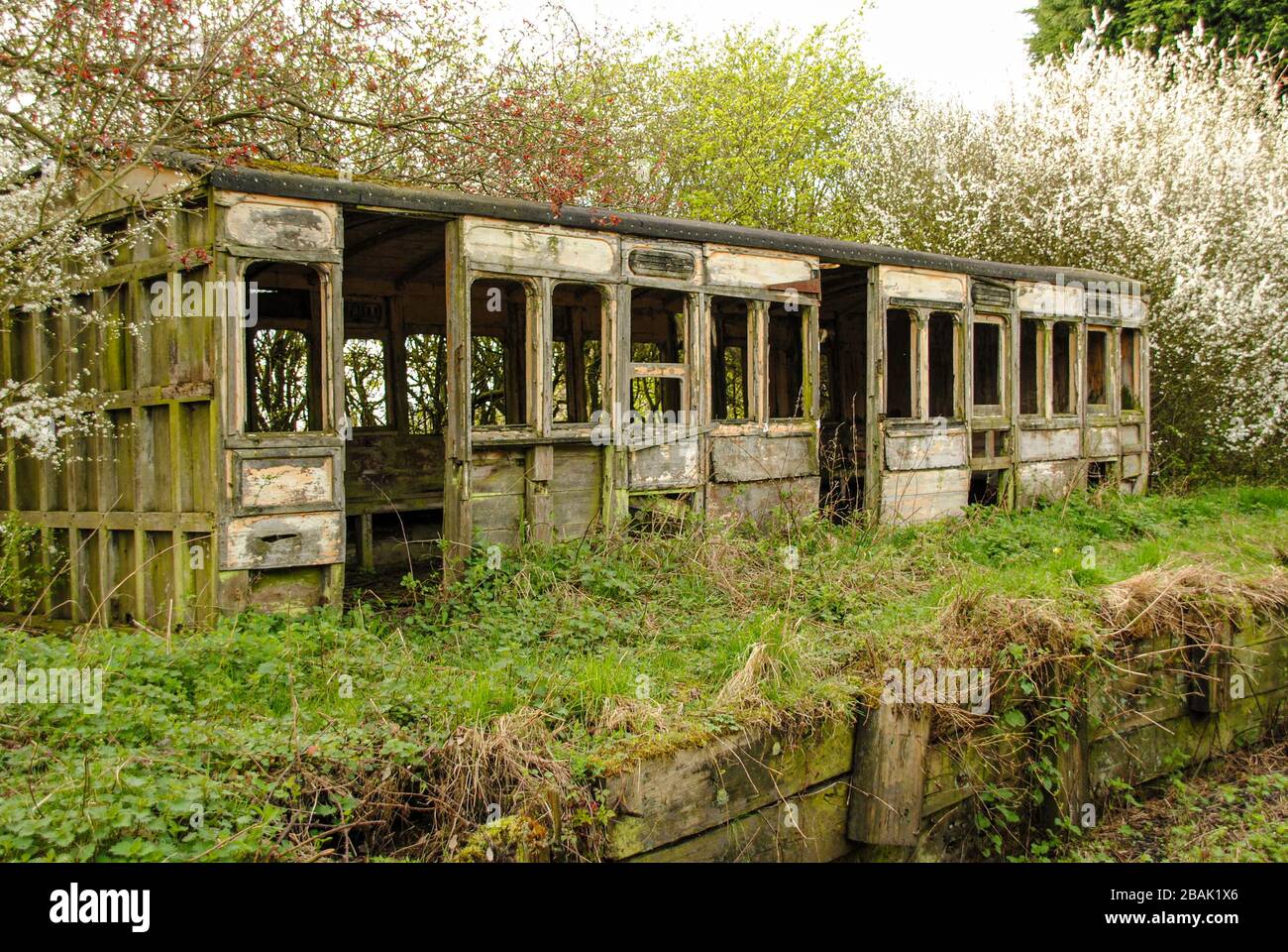 Abandonné Grand train de chemin de fer de l'est construit 1883 démissé 1911 et utilisé comme salle d'attente de gare sur la branche de Saffron Walden à Ashdon Banque D'Images