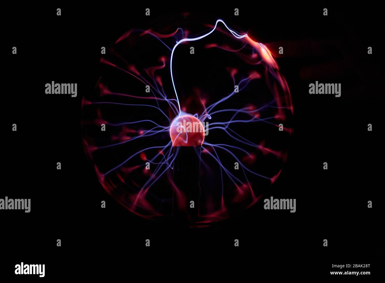 Sphère d'éclairage à boule plasma électrique Banque D'Images