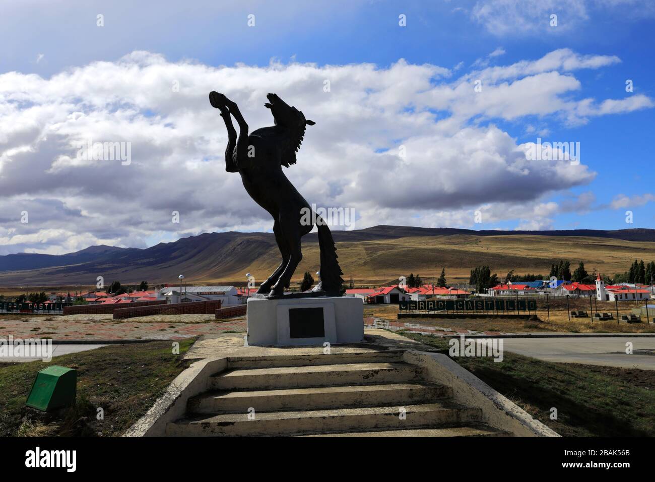 L'étalon de bronze à la Villa Cerro Castillo, région de Magallanes, Patagonie, Chili, Amérique du Sud Banque D'Images