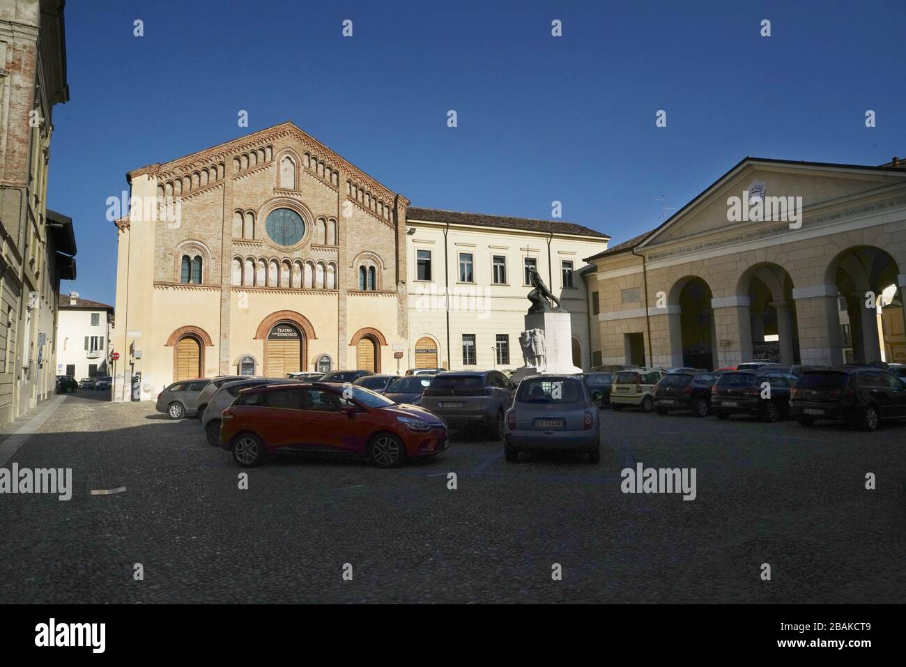 Théâtre San Domenico et vieux marché austro-hongrois, place Piazza Trento-Trieste, centre historique, Crema, Lombardie, Italie, Europe Banque D'Images