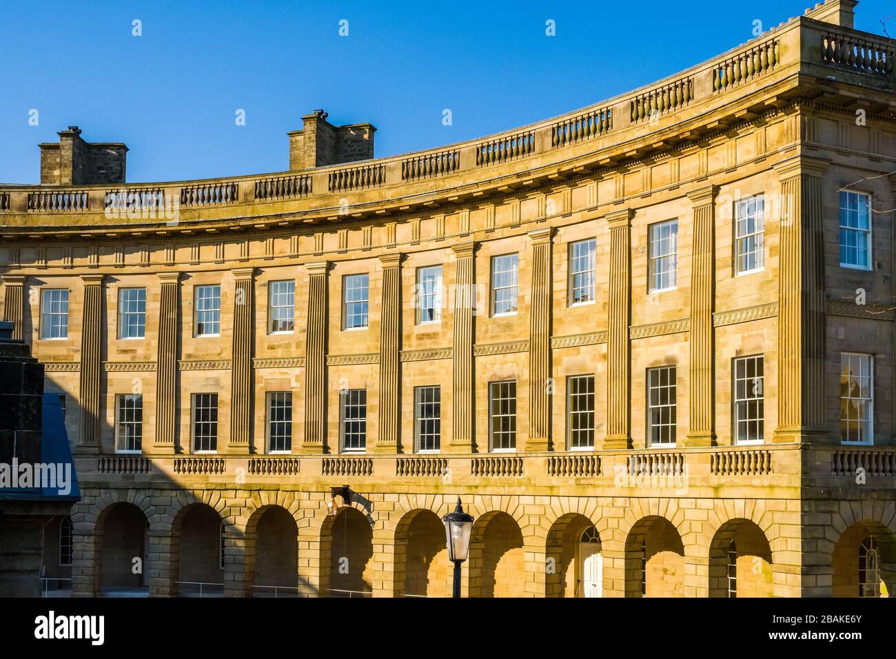 Buxton, Derbyshire. Le Peak District spa de la ville récemment restaurée Georgian Crescent Banque D'Images