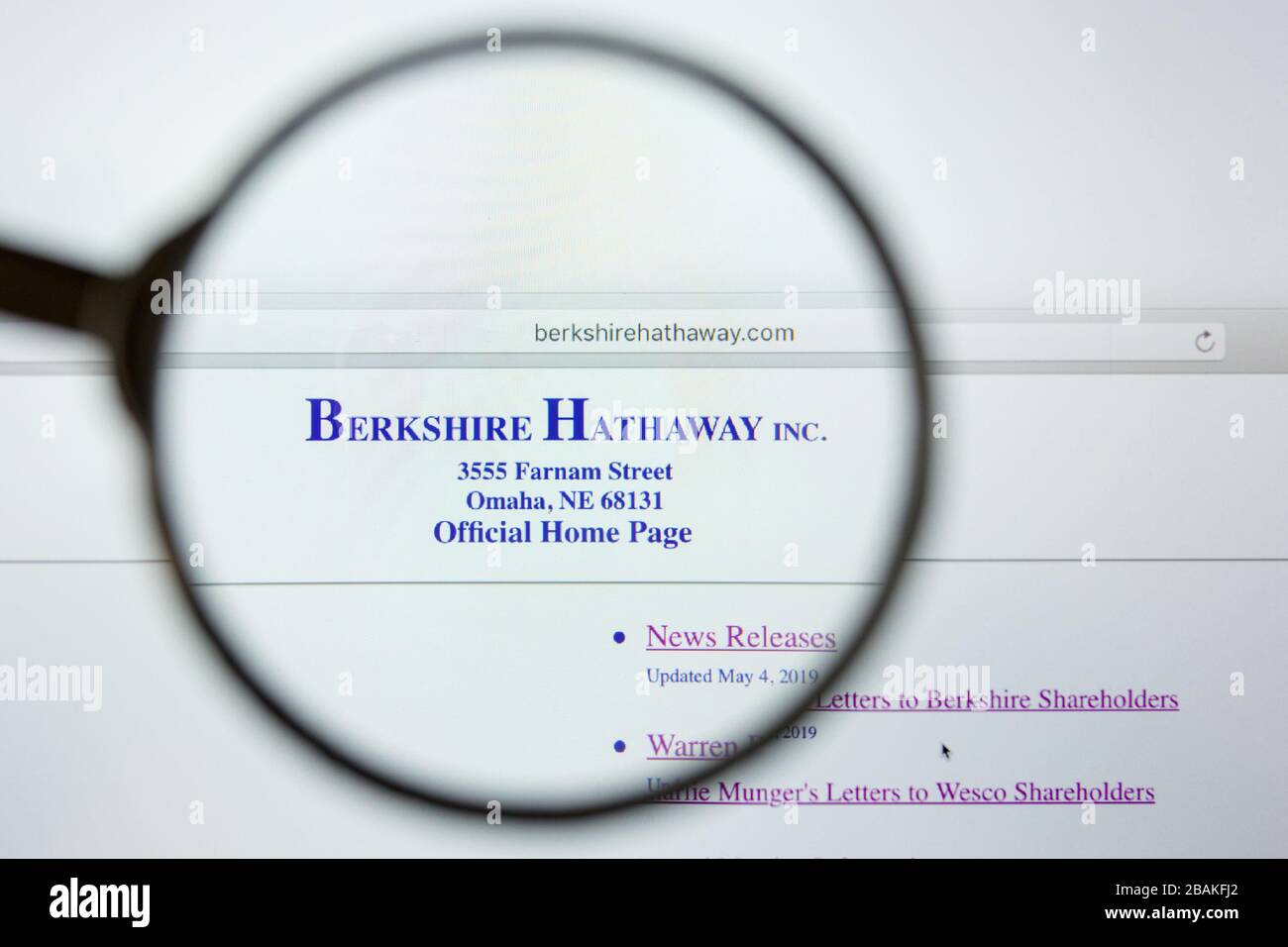 Los Angeles, Californie, États-Unis - 12 juin 2019: Exemple Editorial de Berkshire Hathaway page d'accueil du site Web. Logo Berkshire Hathaway visible sur l'écran Banque D'Images