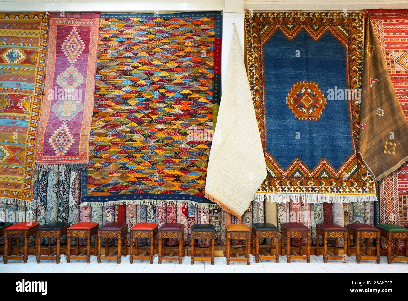 Magasin de tapis traditionnels, Medina (vieille ville), Tanger, Maroc,  Afrique du Nord, Afrique Photo Stock - Alamy