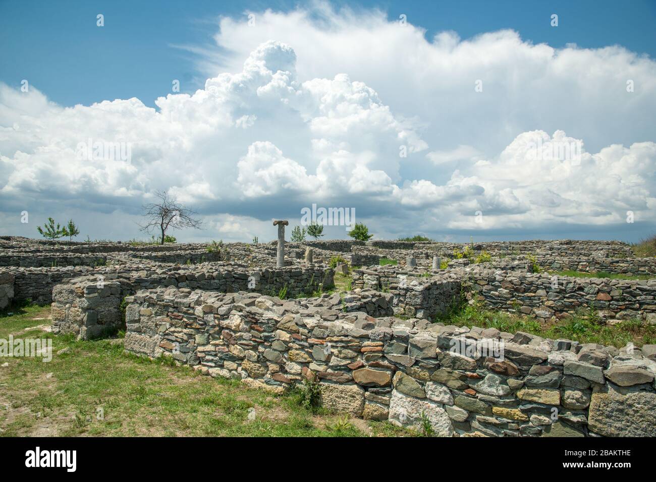 Histria, Roumanie - 10 juin 2019 : ruines de l'ancien bastion grec et romain près de la ville d'Histria, comté de Constanta Banque D'Images