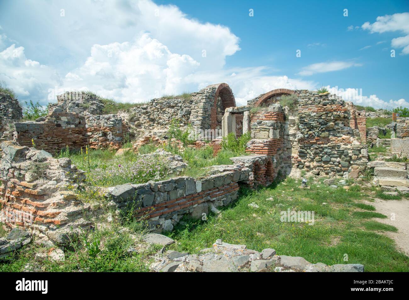 Histria, Roumanie - 10 juin 2019 : ruines de l'ancien bastion grec et romain près de la ville d'Histria, comté de Constanta Banque D'Images