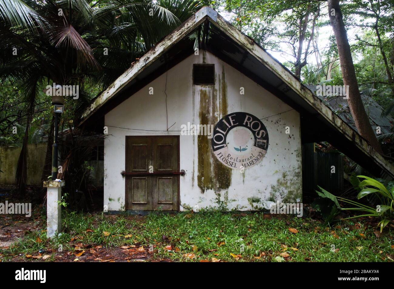 Restaurant abandonné 'jolie Rose, Flossel Marengo', Anse Intendance, Seychelles Banque D'Images