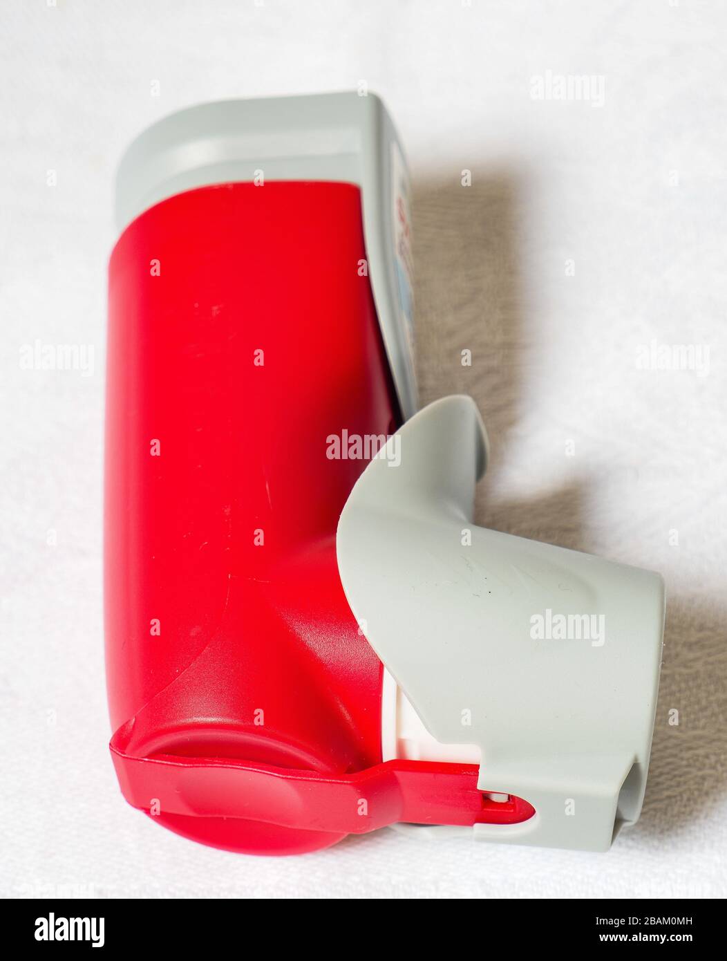 Inhalateur rouge Banque de photographies et d'images à haute résolution -  Alamy