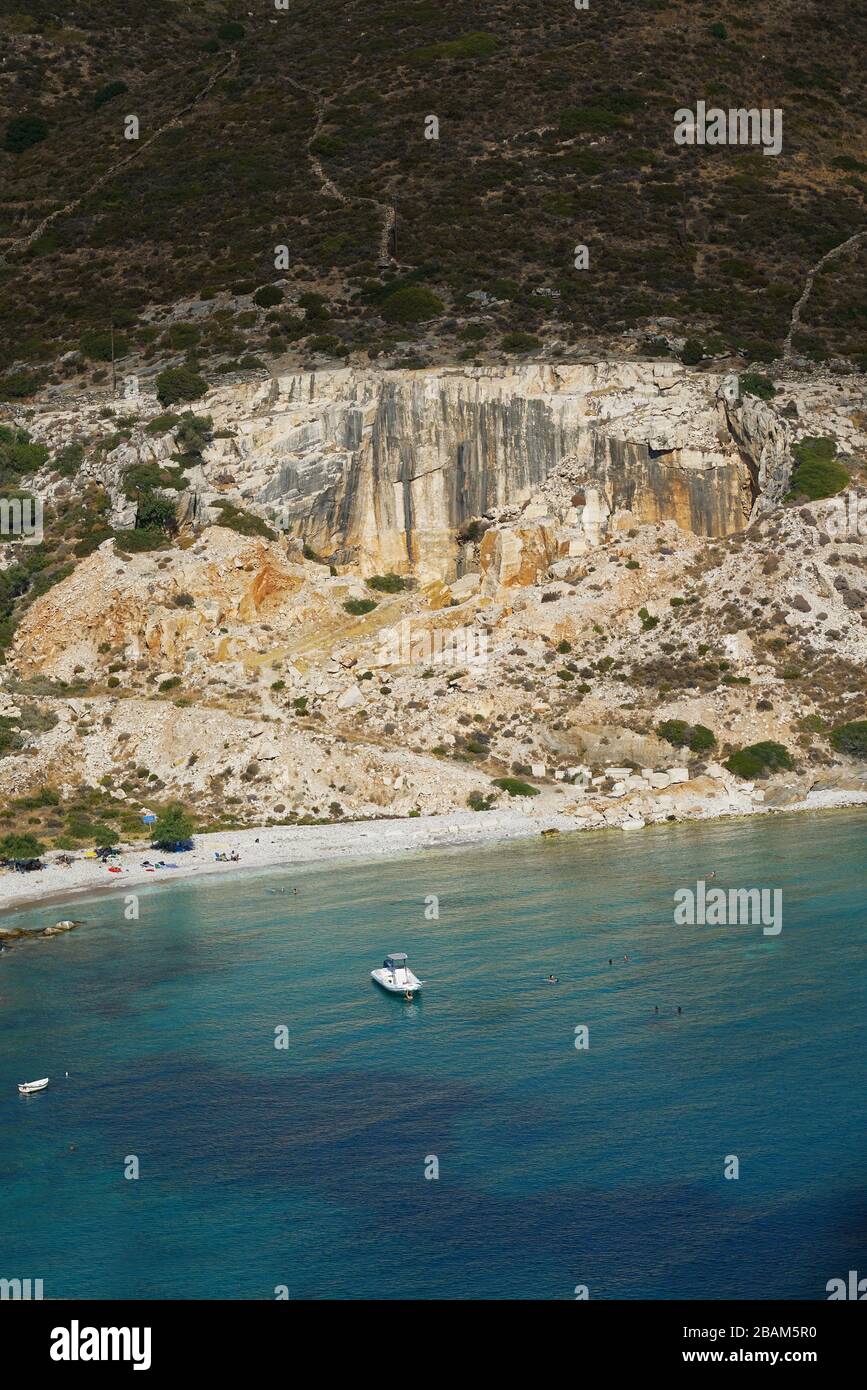 Plage de Petrokopio, ancienne carrière de marbre utilisée par la population des ions,île Fourni, Dodécanèse, Grèce, Europe Banque D'Images