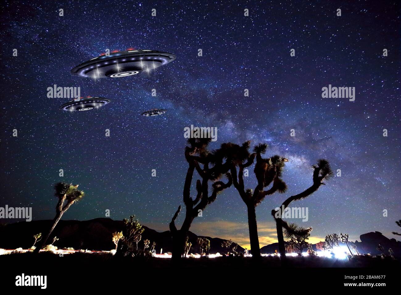 Observation d'OVNIS minuit au parc national de Joshua Tree, Californie, États-Unis Banque D'Images