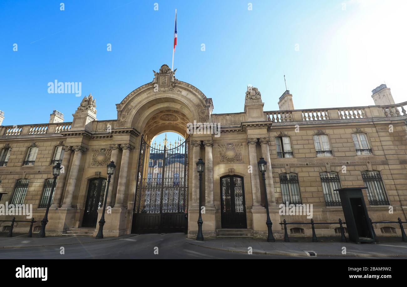 Voir de porte d'entrée de l'Elysée à partir de la rue du Faubourg Saint-Honoré . Palais de l'Élysée - résidence officielle du Président de la République française Banque D'Images