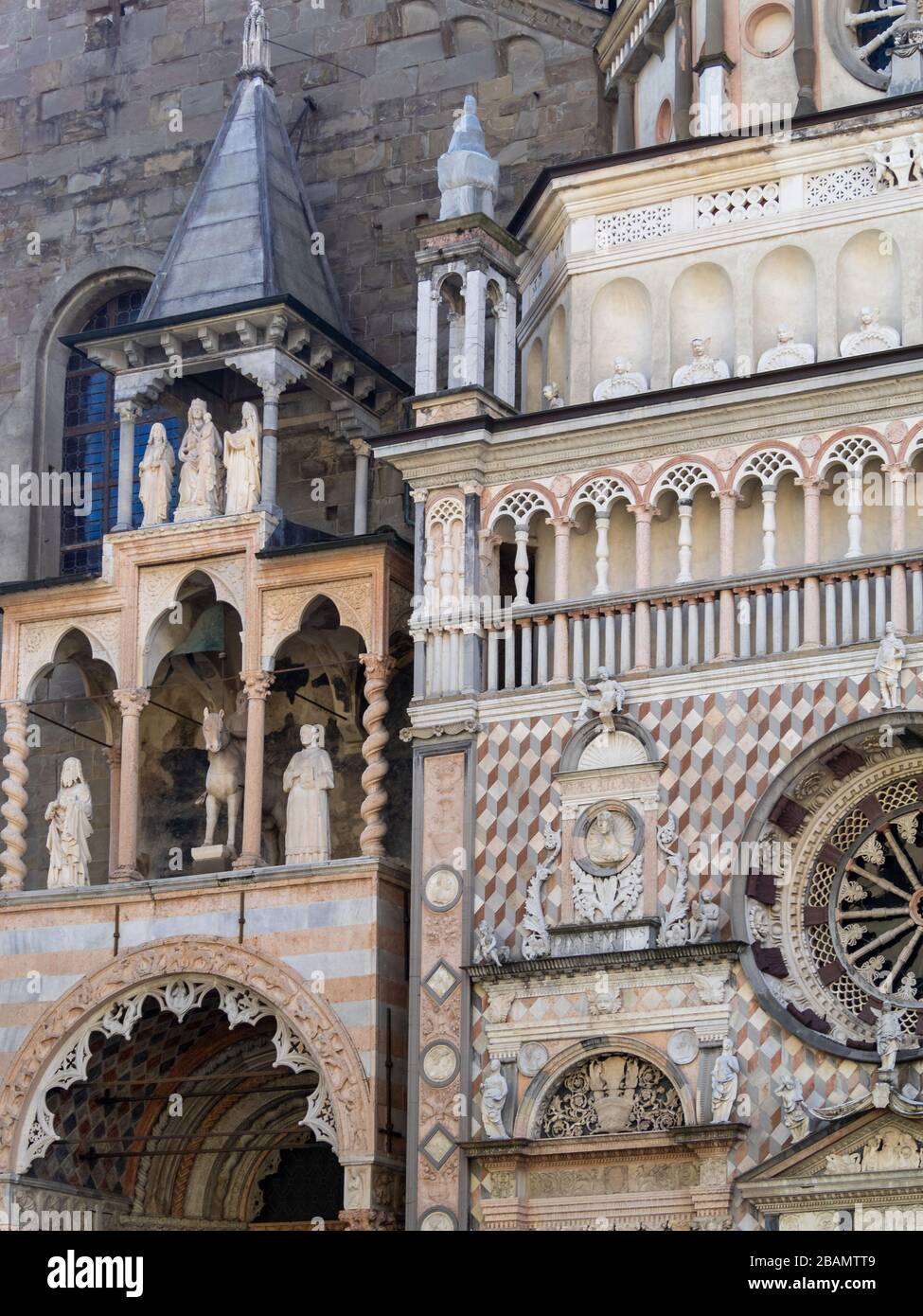Détail de la façade de Capella Colleoni, Bergame Banque D'Images
