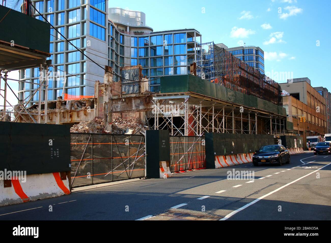 L'une des dernières sections restantes de High Line sous la rue Gansevoort, un dépôt terminal de fret à huit voies, entre Clarkson et Spring Street est BEI Banque D'Images