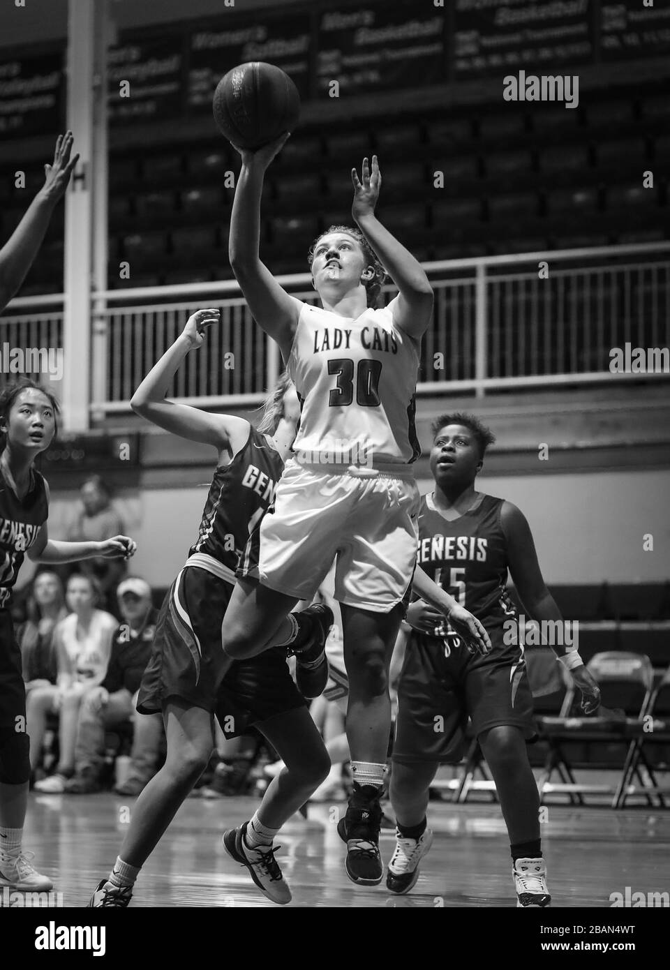 L'action de basket-ball avec Clark Fork contre Genesis Prep High School à coeur d'Alene, Idaho au North Idaho College. Banque D'Images