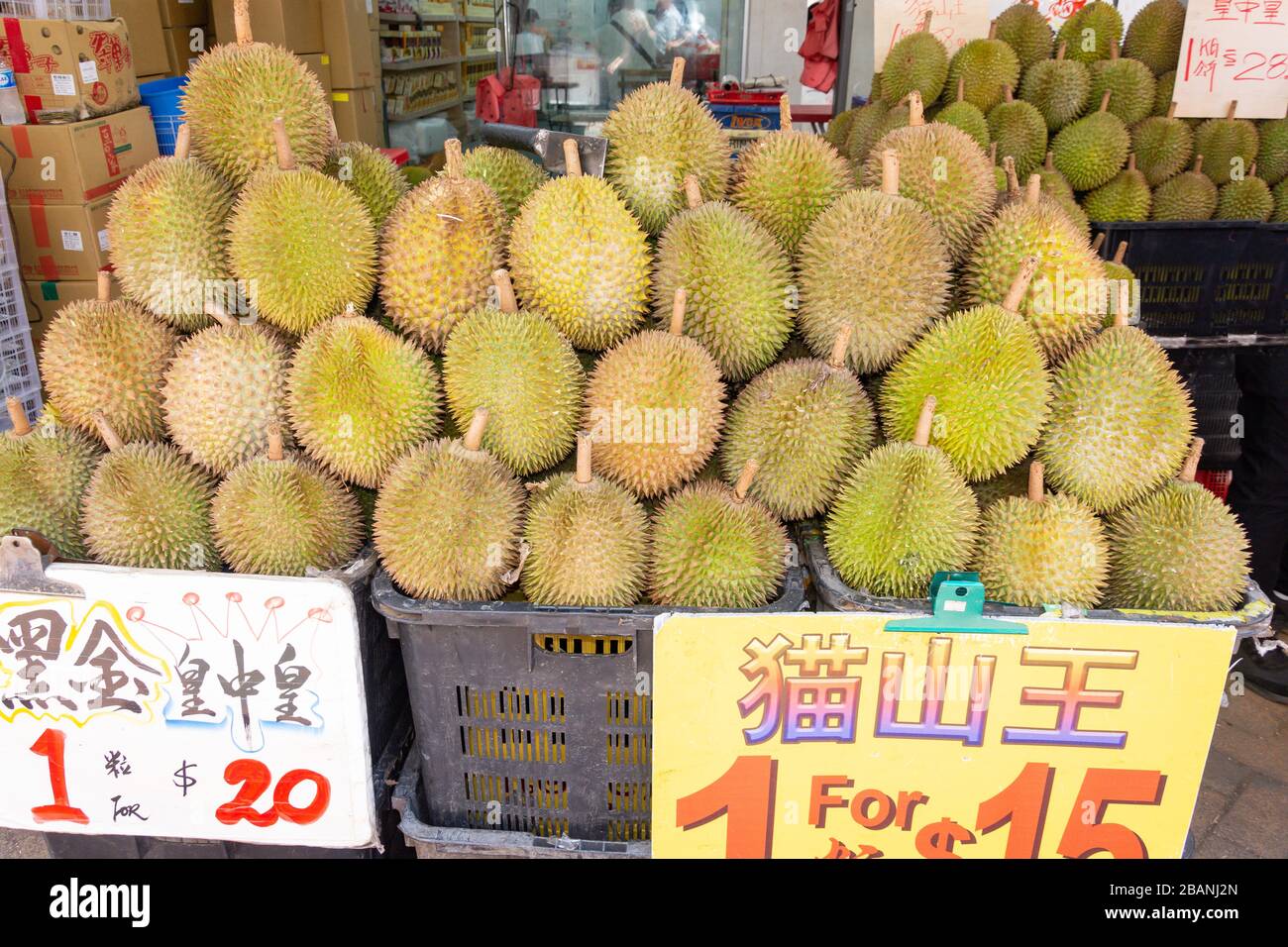 Fruits Durian à vendre sur le stand, Temple Street, Chinatown, Central Area, République de Singapour Banque D'Images