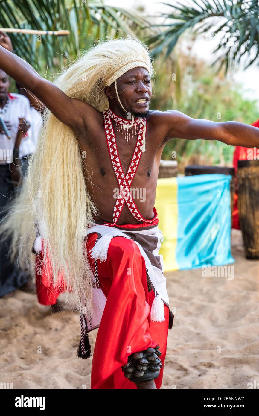Des danseurs et des musiciens se produisent à Entebbe, en Ouganda Banque D'Images