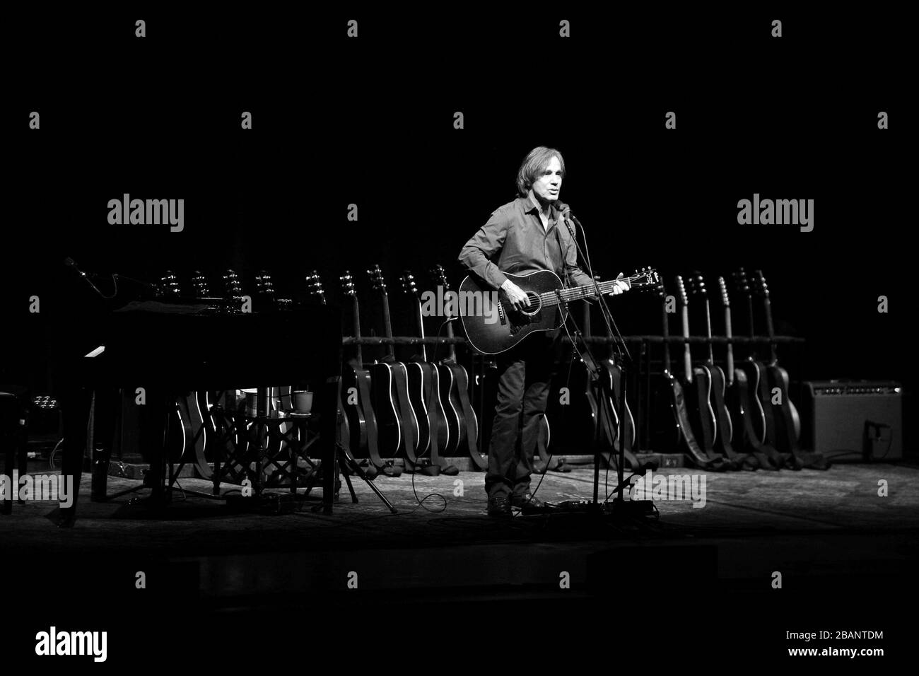 Savannah, États-Unis d'Amérique. 14 janvier 2016. SAVANNAH GA - 14 JANVIER: Jackson Brown se produit au Johnny Mercer Theatre le 14 janvier 2016 à Savannah, Géorgie personnes: Jackson Brown Credit: Storms Media Group/Alay Live News Banque D'Images