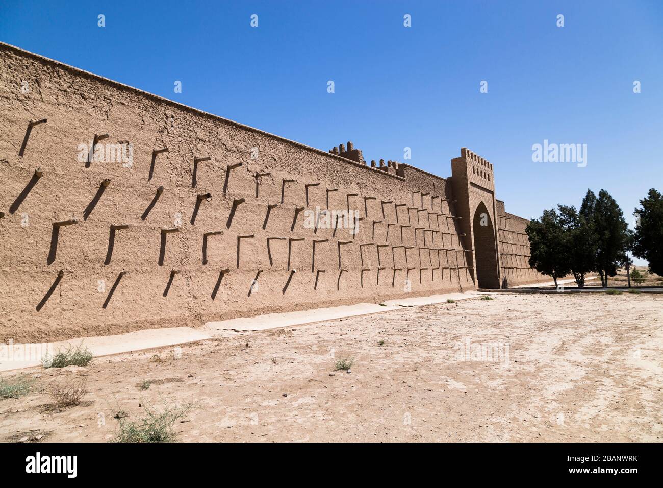 Ancien mur de la ville et porte du vieux Termez, Termez, région de Surxondaryo, Ouzbékistan, Asie centrale, Asie Banque D'Images