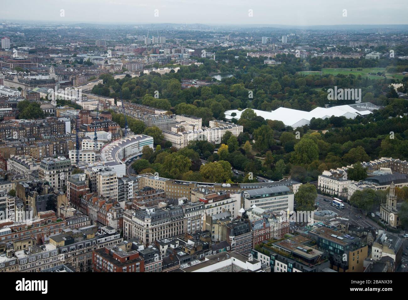 Vue aérienne du Regents Park & Park Crescent par John Nash Londres de la BT Tower, 60 Cleveland St, Fitzrovia, Londres W1T 4 JZ Banque D'Images