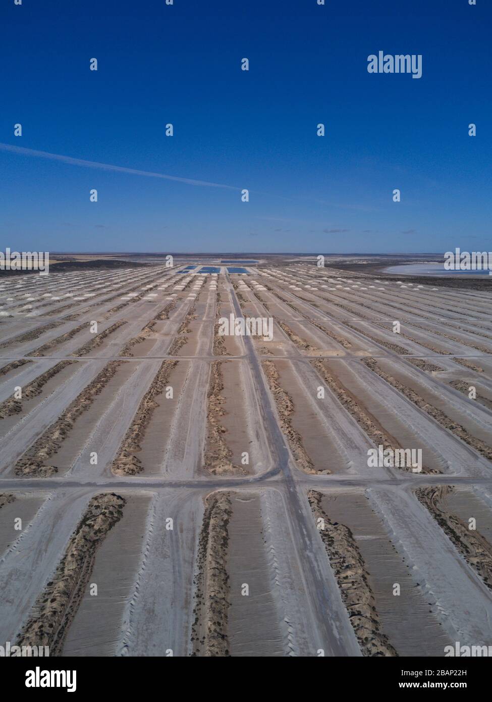 Le lac MacDonnell est un lac salé situé dans la péninsule d'Eyre, à proximité de la plaine de Nullarbor, en Australie. La ville la plus proche est Penong. Banque D'Images