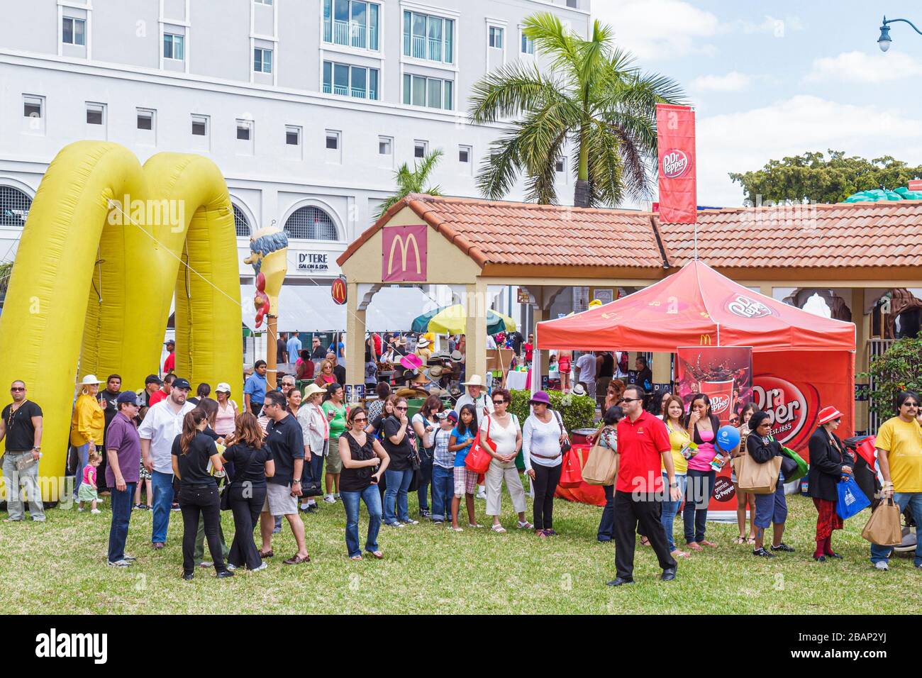 Miami Florida,Little Havana,Calle Ocho Street Festival,Hispanic Latin Latino immigrants ethniques minorités,événement,célébration,échantillon gratuit Banque D'Images