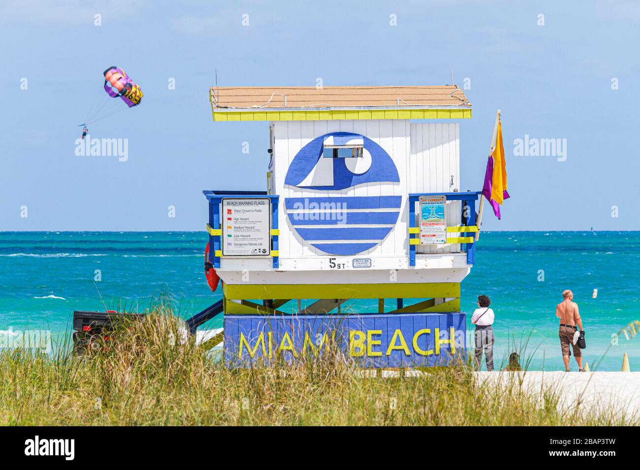 Miami Beach Floride, océan Atlantique, station de secouriste paravoile eau Banque D'Images