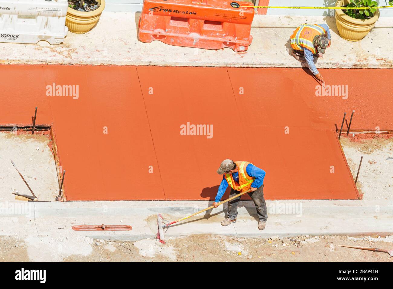 Miami Beach Florida,Ocean Drive,en construction nouvelle construction bâtiment constructeur,rénovation,réparation,ville rue,remplacement,homme hommes adultes adultes,millepertuis Banque D'Images