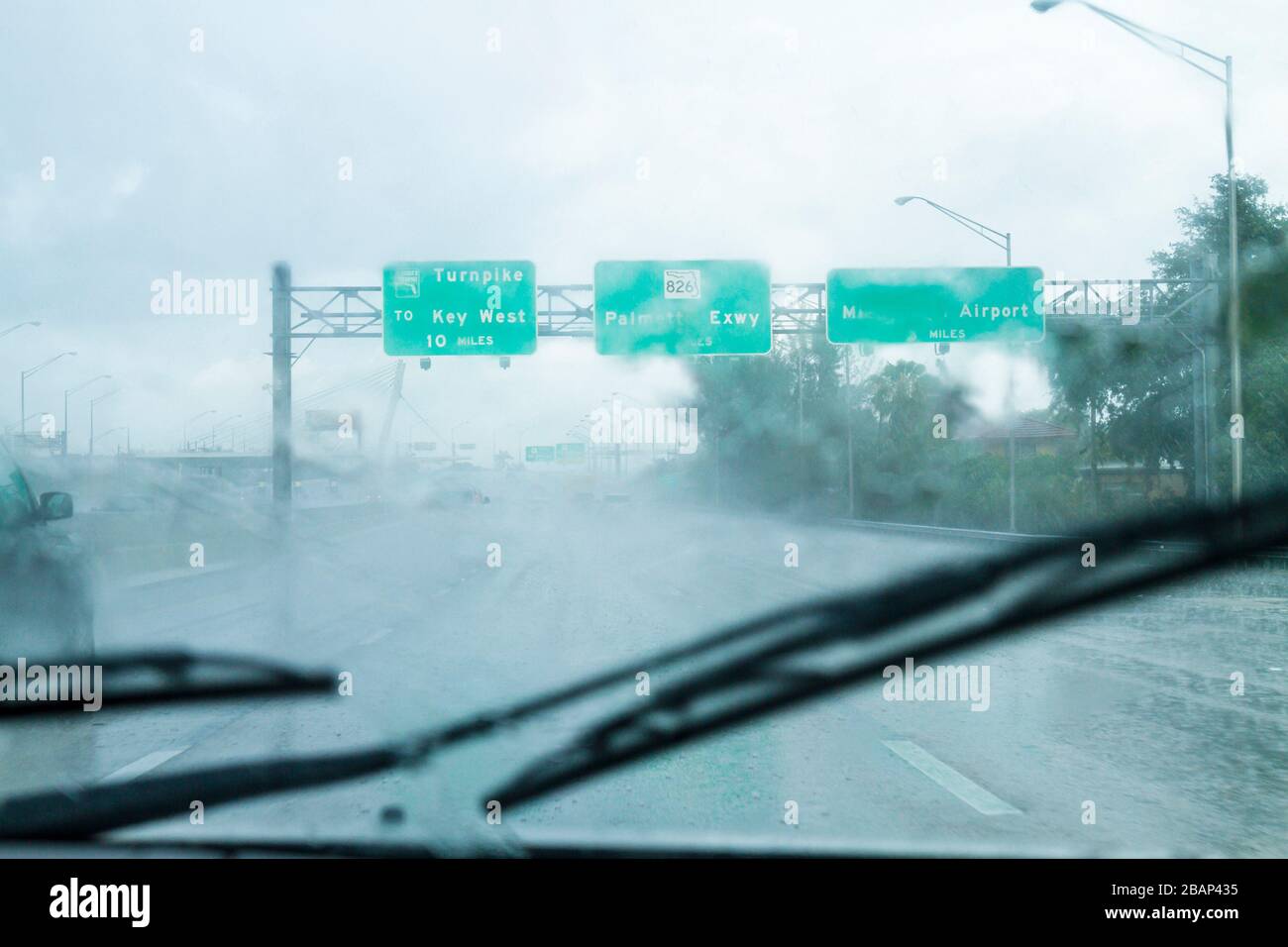 Miami Florida, Dolphin Expressway, autoroute route 826, essuie-glaces de pare-brise, pluie, pluie, conduite sûre, panneaux de signalisation routière, les visiteurs voyage tour touristique touri Banque D'Images