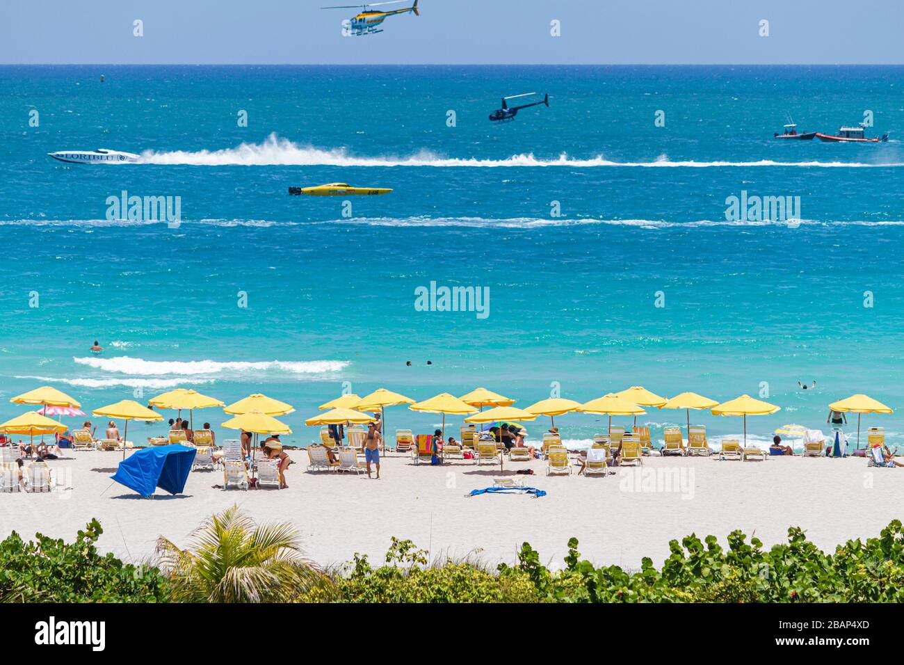 Miami Beach Florida,Océan Atlantique,eau,Super Boat International SBI 21st annuel Miami Super Boat Grand Prix,course à grande vitesse,bateaux à cigarettes,hélico Banque D'Images