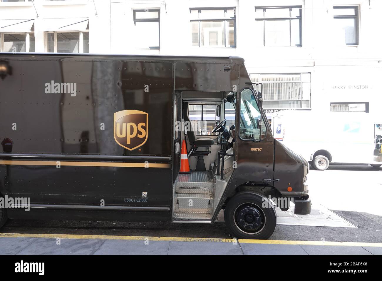 UPS Truck stationné dans une rue de San Francisco ; août 2018 Banque D'Images
