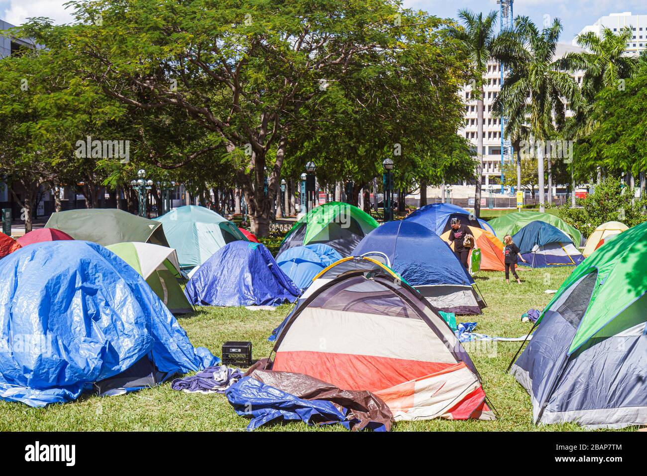 Miami Florida, Stephen P. Clark Government Center, centre, centre-ville, occupe Miami, mouvement anti Wall Street, tentes, camping, les manifestants, les visiteurs voyagent t Banque D'Images