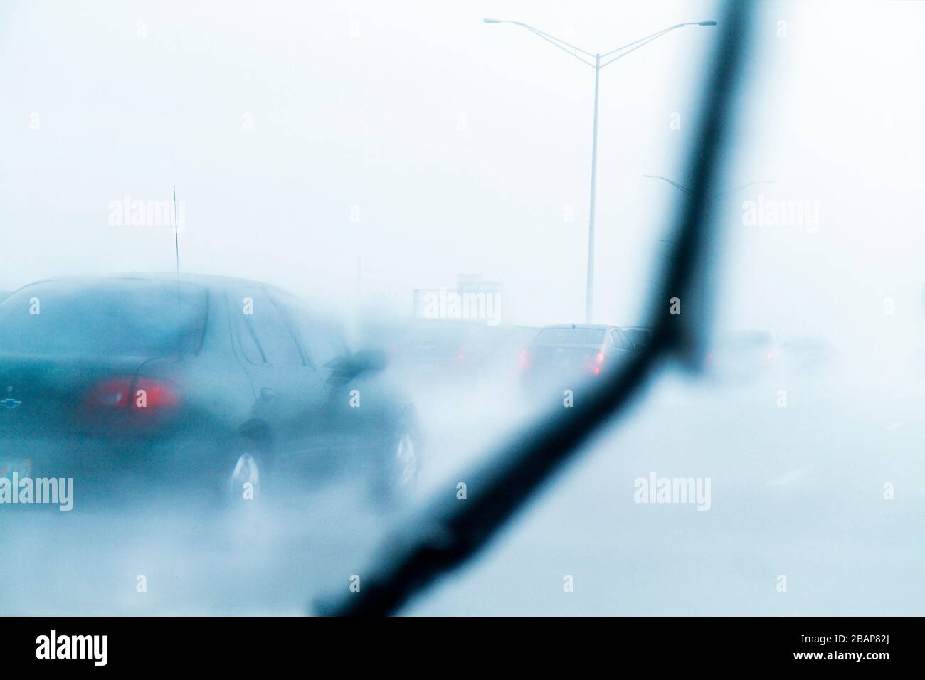 Floride,Hollywood,Interstate 95,I 95,pluie,pluie,pluie,forte,déversante,visibilité limitée,autoroute,conduite,circulation,dangereux,prudent,essuie-glace,visito Banque D'Images Floride,Hollywood,Interstate 95,I 95,pluie,pluie,pluie,forte,déversante,visibilité limitée,autoroute,conduite,circulation,dangereux,prudent,essuie-glace,visito Banque D'Images