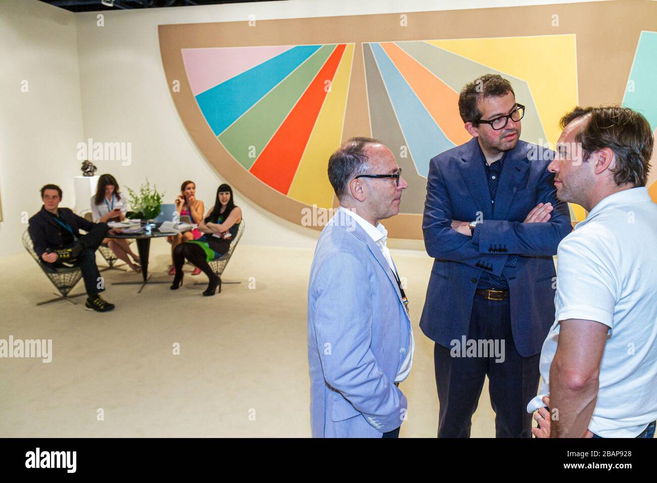 Miami Beach Florida,Centre des congrès de Miami Beach,Centre,Art Basel,annuel,foire,galeries,art,peinture,Frank Stella,galleriste,revendeur,visiteurs trave Banque D'Images