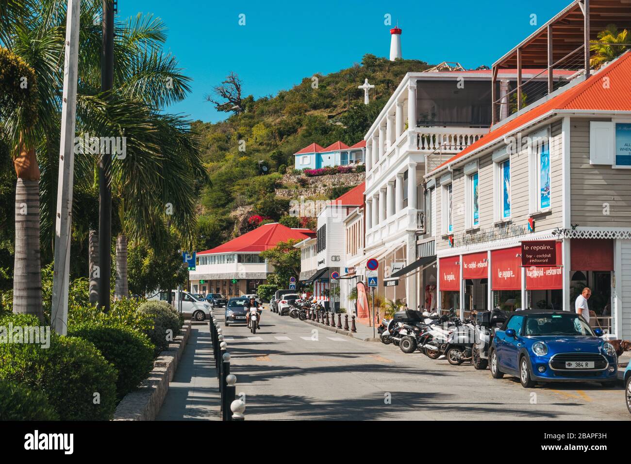 La rue au bord de l'eau dans la ville de Gustavia, capitale de Saint Barthélemy Banque D'Images