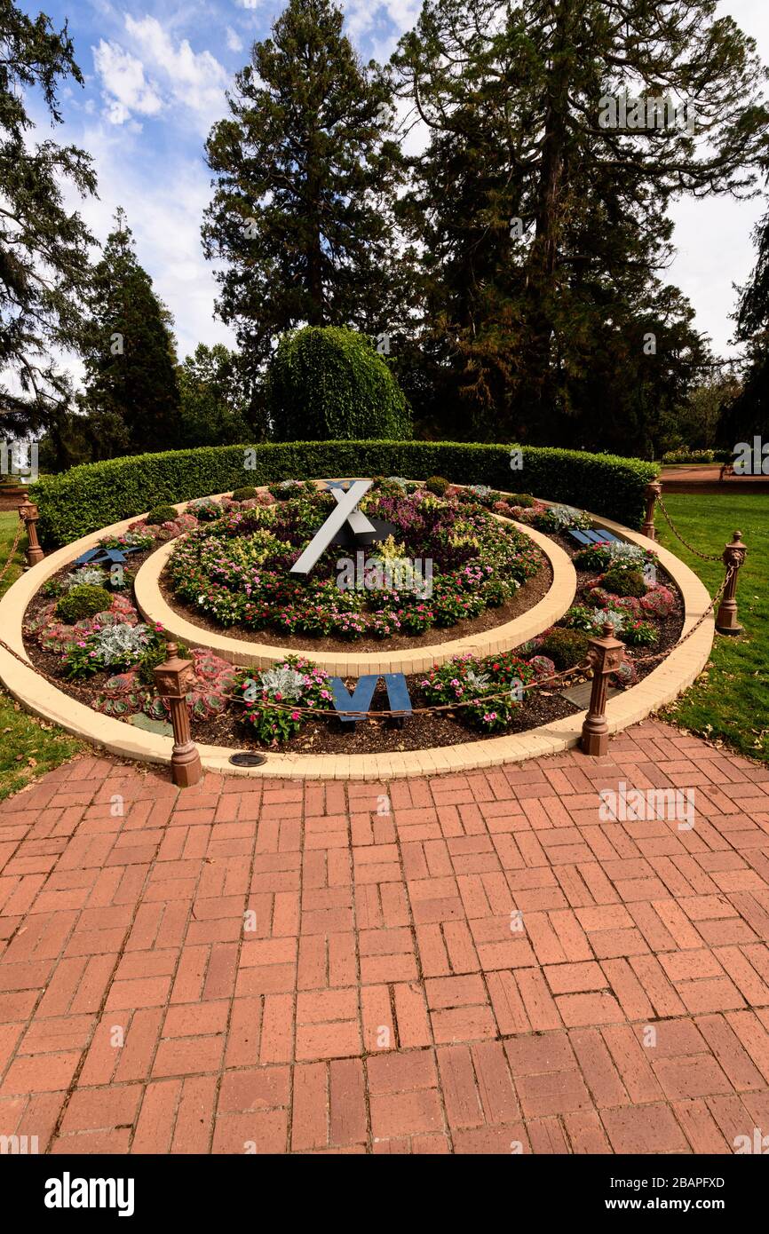 L'horloge fleurie est située dans les jardins botaniques de Ballarat, à côté du lac Wendouree Banque D'Images