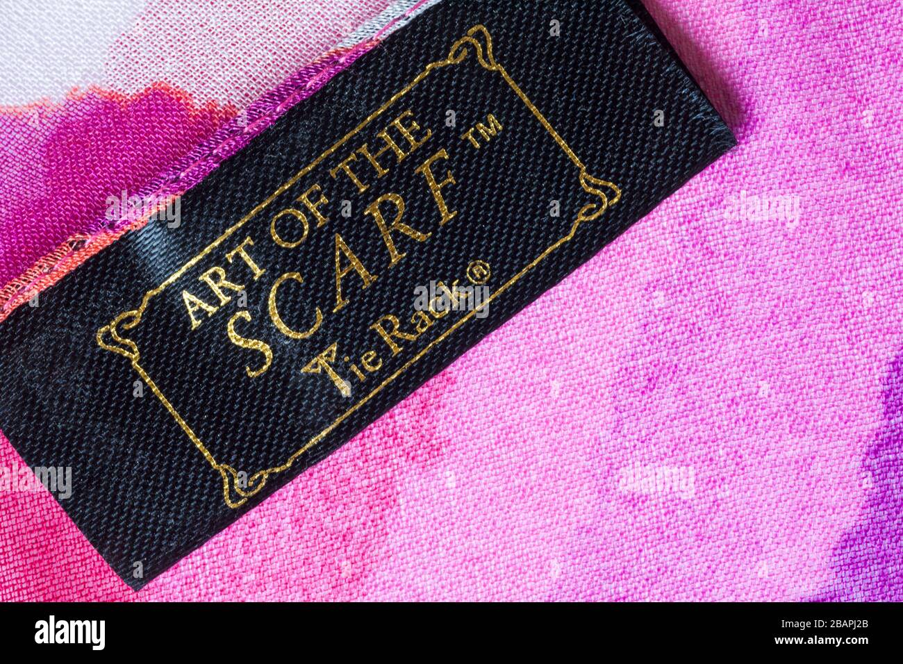 Art of the scarf tie rack label Banque de photographies et d'images à haute  résolution - Alamy